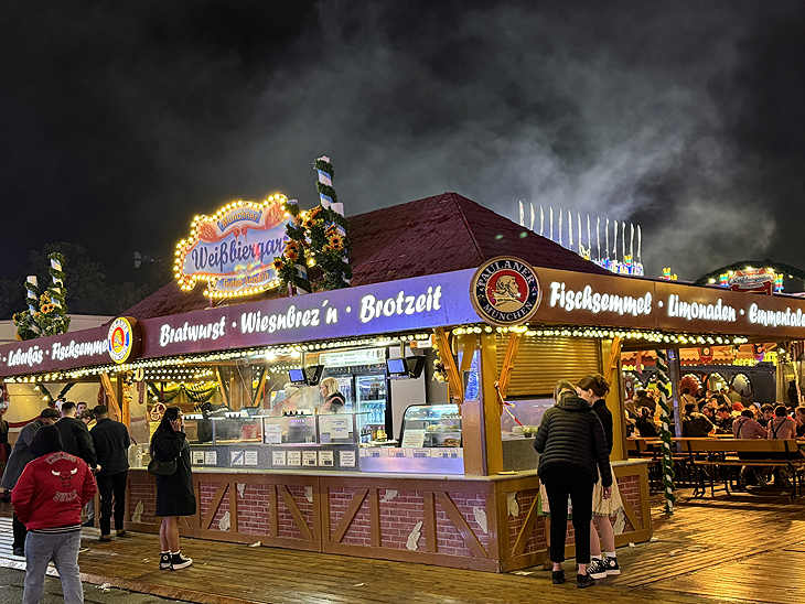 Münchner Weissbiergarten auf dem Oktoberfest 2024 (©Foto: Martin Schmitz)